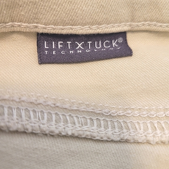 NYDJ Tummy Control 5-Pocket Lift Tuck Wide Leg High Rise Raw Hem Capri Jeans - Picture 7 of 11